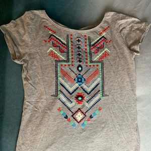 ✨3 FOR $25✨ NWOT Grey T-shirt with Keyhole Back